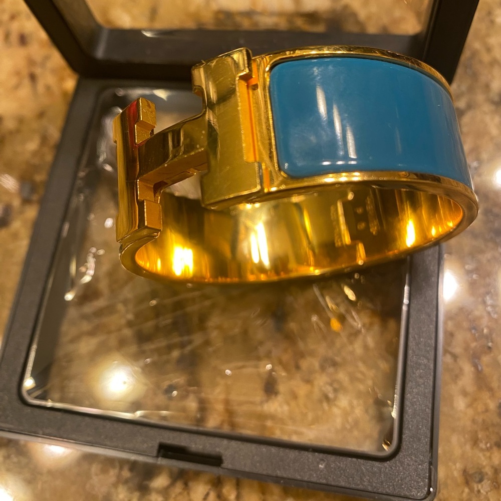 Hermes Elegant CLIC H  gold bracelet teal enamel accent. Stylish and bold design